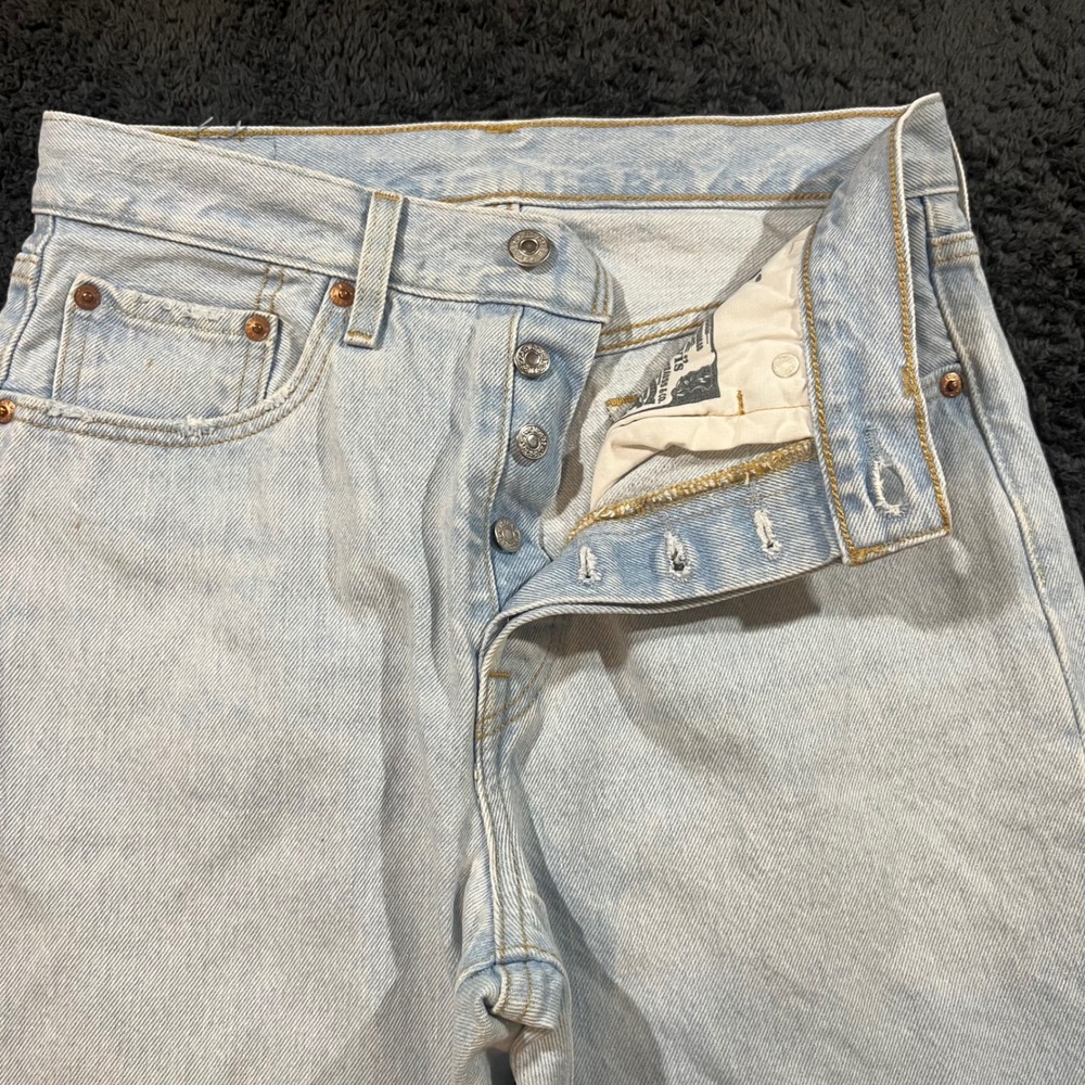 Levis 501 Original Fit Jeans Men 27x32 Light Wash Denim Button Fly Straight Leg